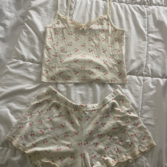 Polkadot England Cherry Print Sleepwear Set - Picture 3 of 8